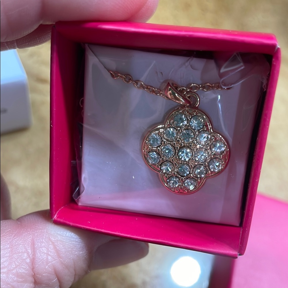 Avon clover necklace